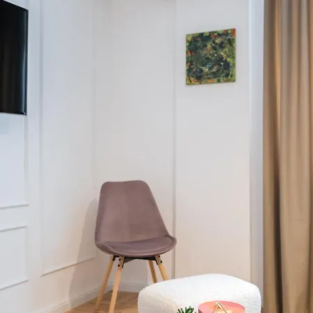 Charming Little Paris Cismigiu Park Appartement