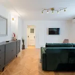 Charming Little Paris Cismigiu Park Apartment *
