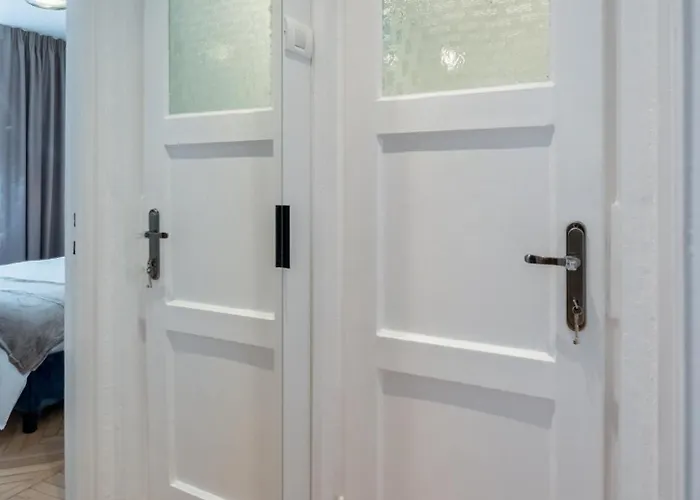 Апартаменти Charming Little Paris